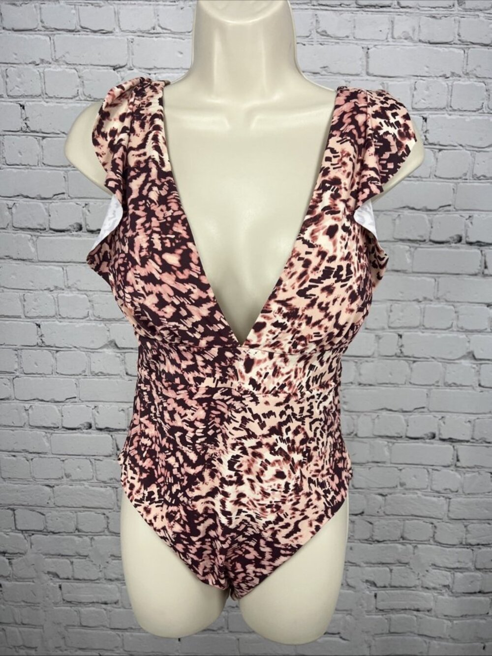 Chelsea28 Pink Abstract Women's One-Piece Padded Ruffle Swimsuit Swim Medium M